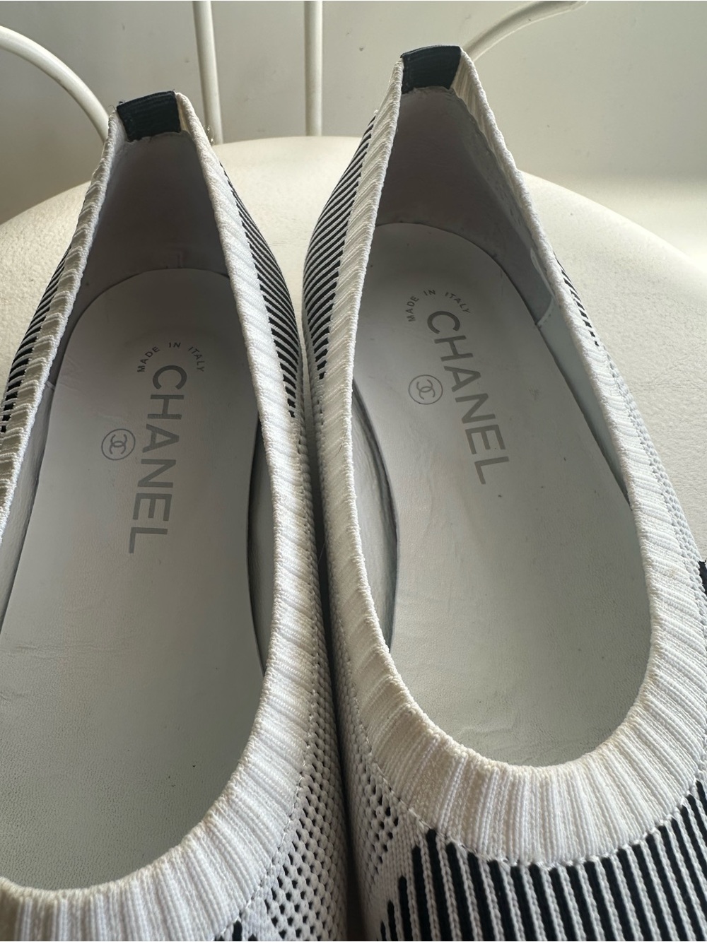 CHANEL Black and Cream Knit Ballet Flats with CC Logo - Picture 9 of 12